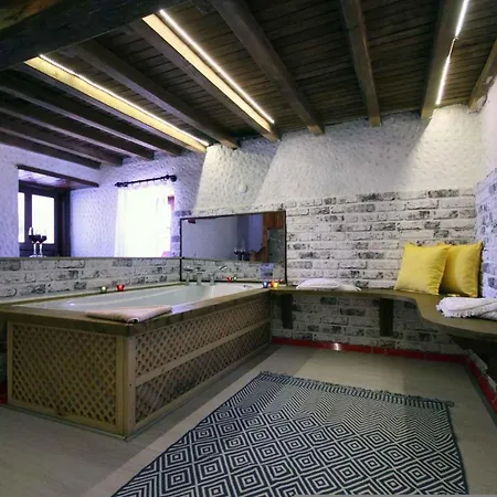 Exclusive With Private Pool, 1000